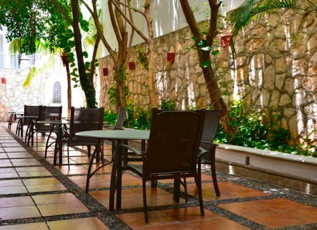 Cancun Beach Aparthotel Brisas Exterior photo